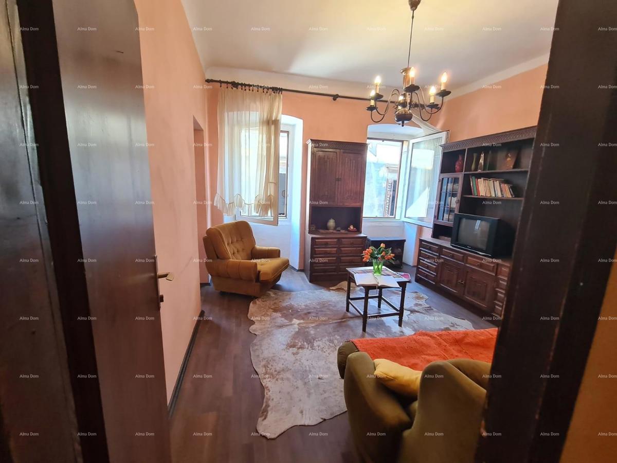 Eccellente appartamento nel cuore della città, Pola.