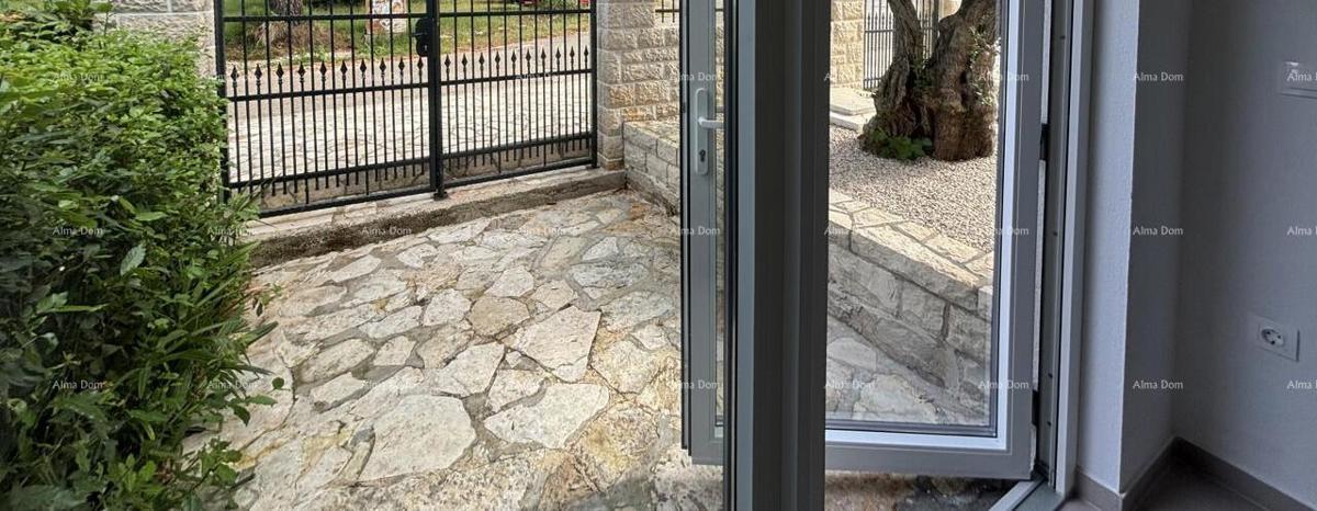 Vendita - casa con due unità abitative separate e piscina privata, Umago!