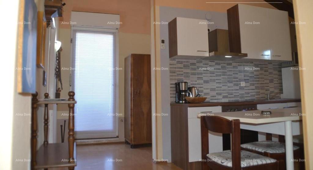 Lungomare – Pola, appartamento con ampia terrazza e giardino