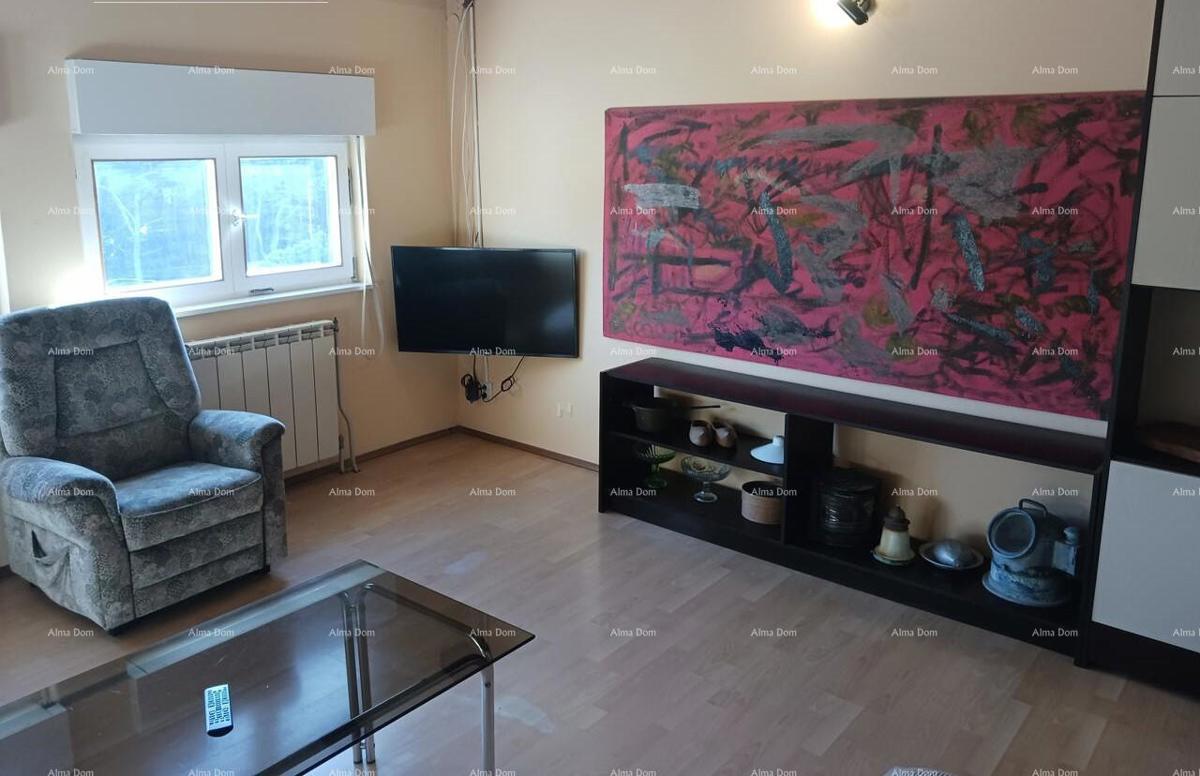 Lungomare – Pola, appartamento con ampia terrazza e giardino