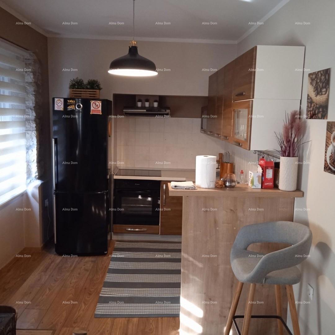 FORUM ZONA PEDONALE. Vendita di un appartamento ben arredato in una posizione attraente, Pula, centro!