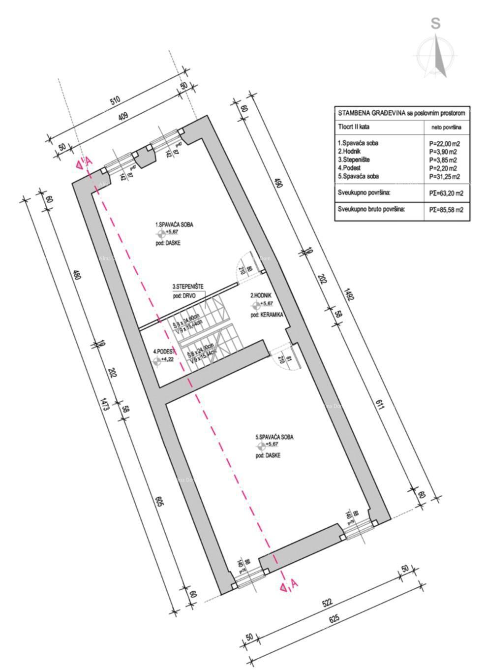 Eccellente opportunità! Vendita di un edificio residenziale con spazio commerciale e giardino, nel centro di Vodnjan!