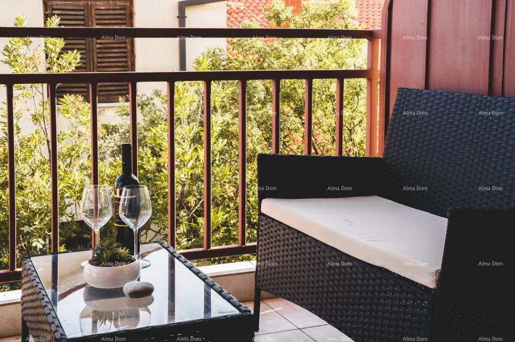 Stiamo vendendo un appartamento a Rabac con vista sul mare.