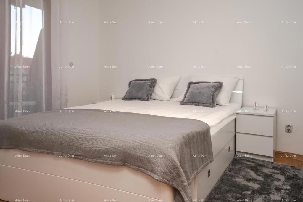 Stiamo vendendo un appartamento a Rabac con vista sul mare.