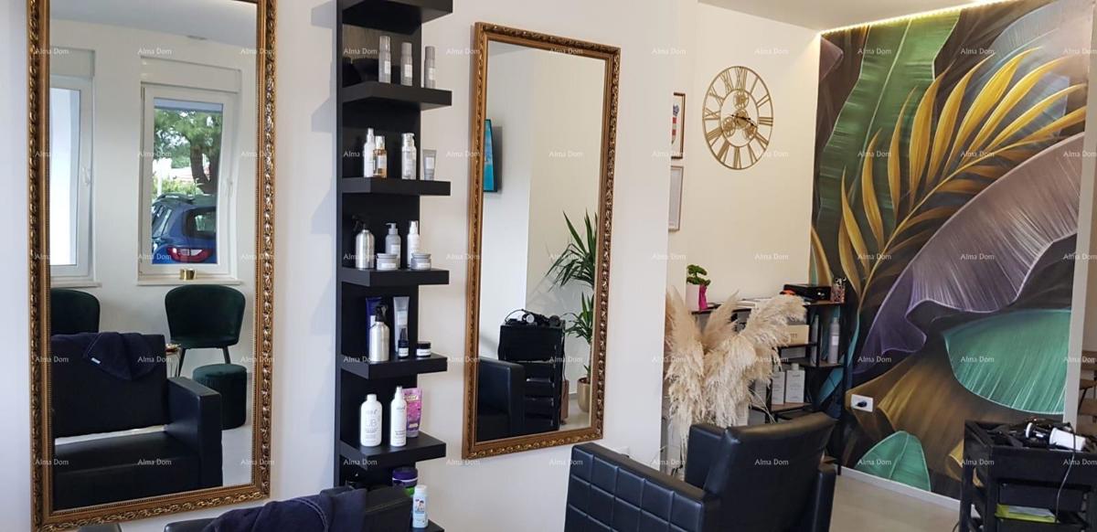 Vendita di un locale commerciale con posto auto coperto, Pula!