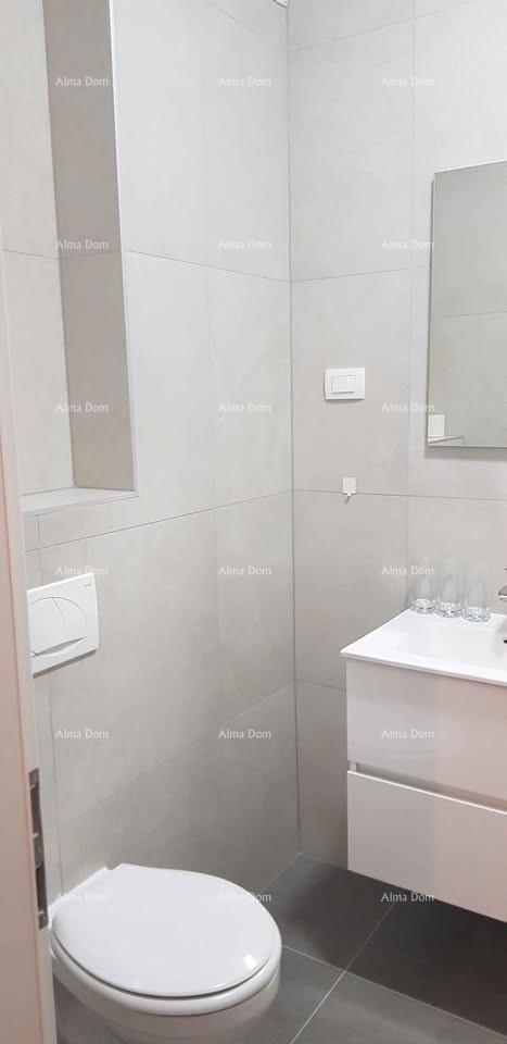 Vendita di un locale commerciale con posto auto coperto, Pula!