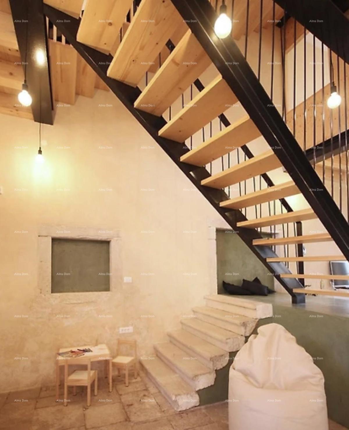 Rinnovata! Vendita di una vecchia villa del 17° secolo a Vodnjan.