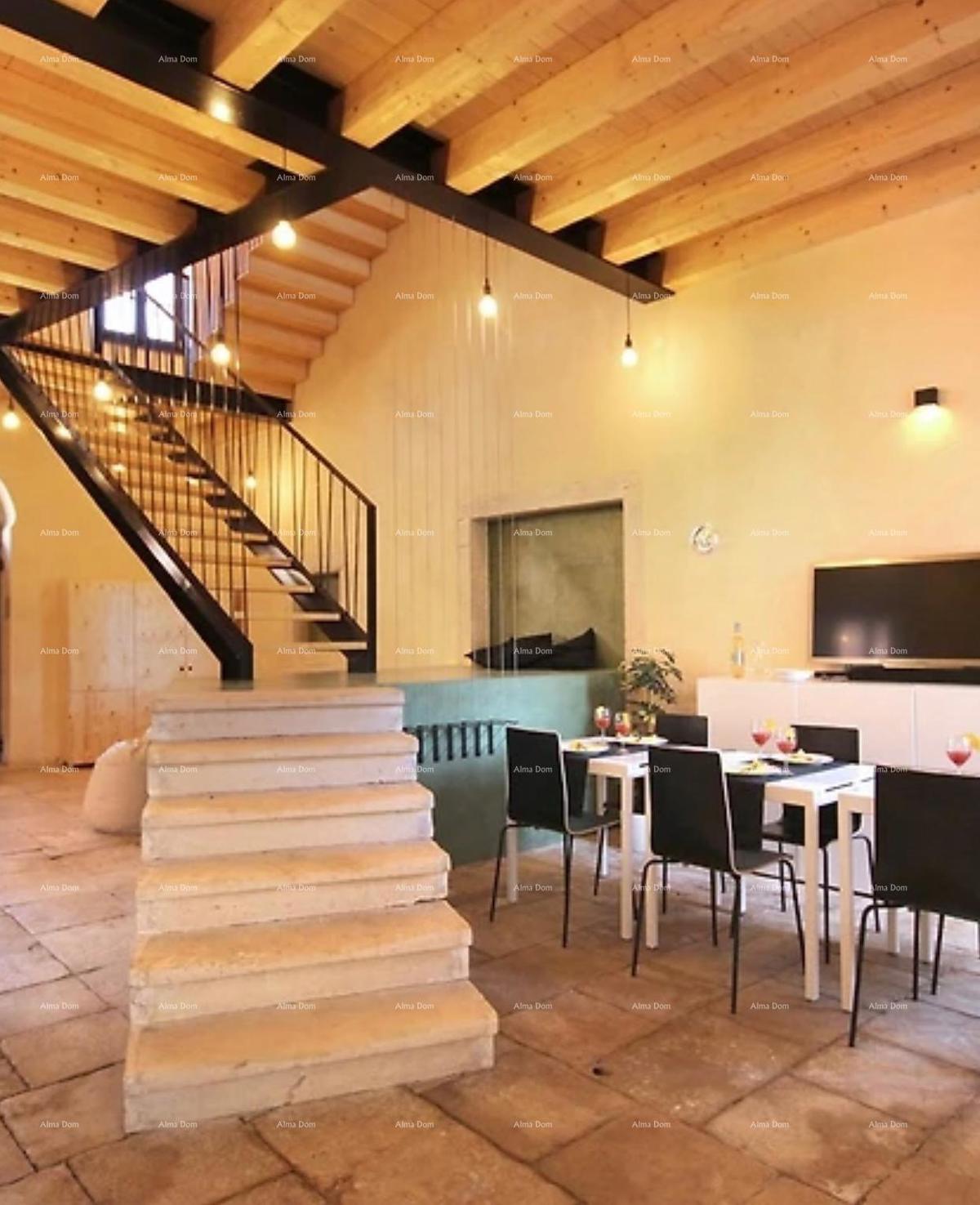 Rinnovata! Vendita di una vecchia villa del 17° secolo a Vodnjan.