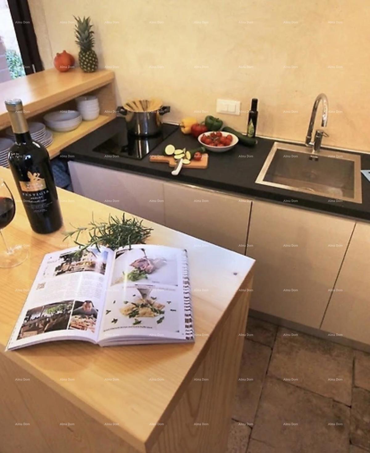 Rinnovata! Vendita di una vecchia villa del 17° secolo a Vodnjan.