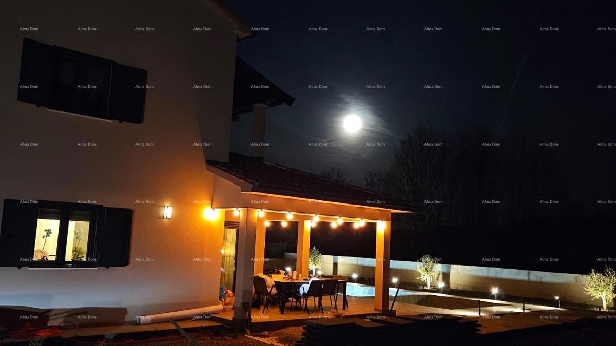 La bellissima casa con piscina e giardino vicino a Labin