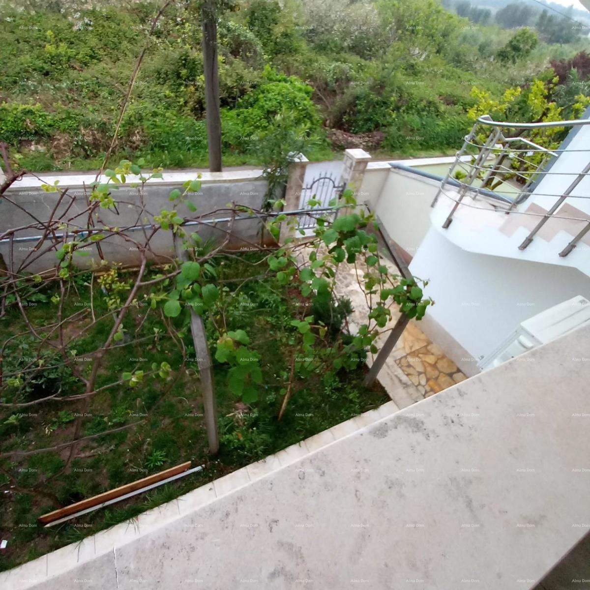 IN VENDITA – Casa con due appartamenti separati, Premantura