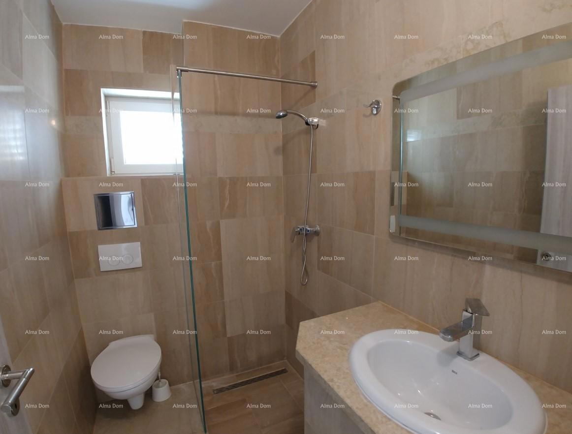 Raša, affascinante casa con appartamenti e piscina con vista panoramica sul mare