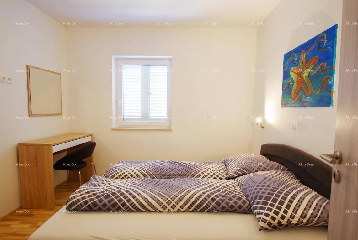 Raša, affascinante casa con appartamenti e piscina con vista panoramica sul mare