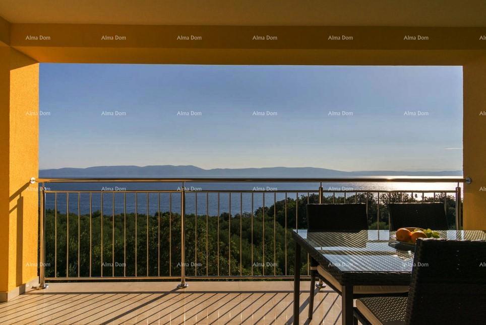 Raša, affascinante casa con appartamenti e piscina con vista panoramica sul mare