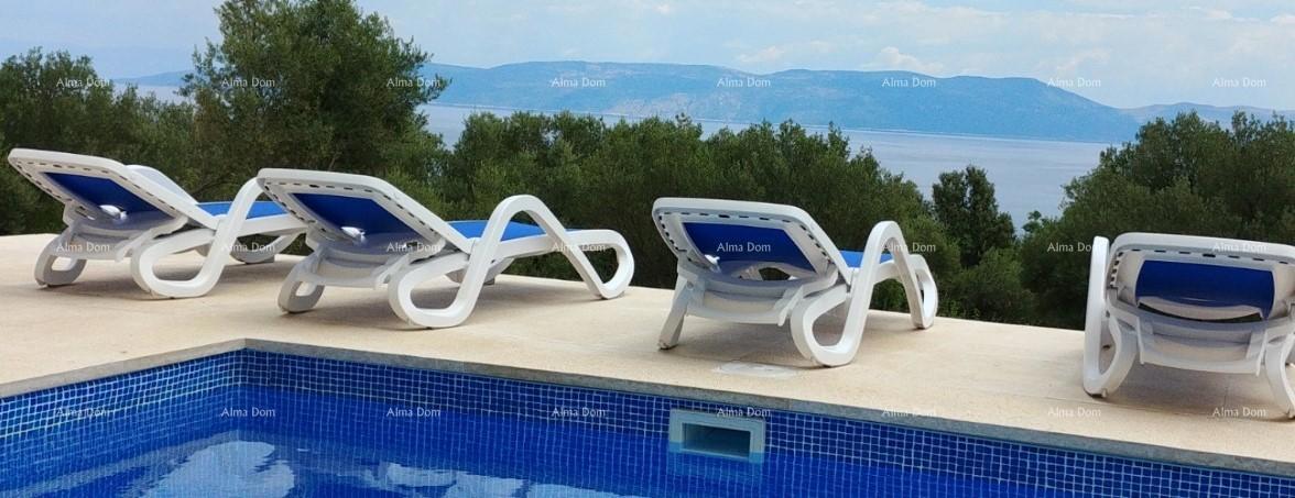 Raša, affascinante casa con appartamenti e piscina con vista panoramica sul mare