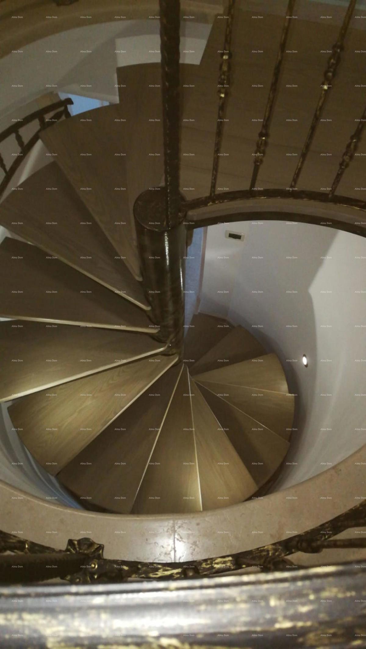 Labin, Casa in pietra con piscina e ampio giardino