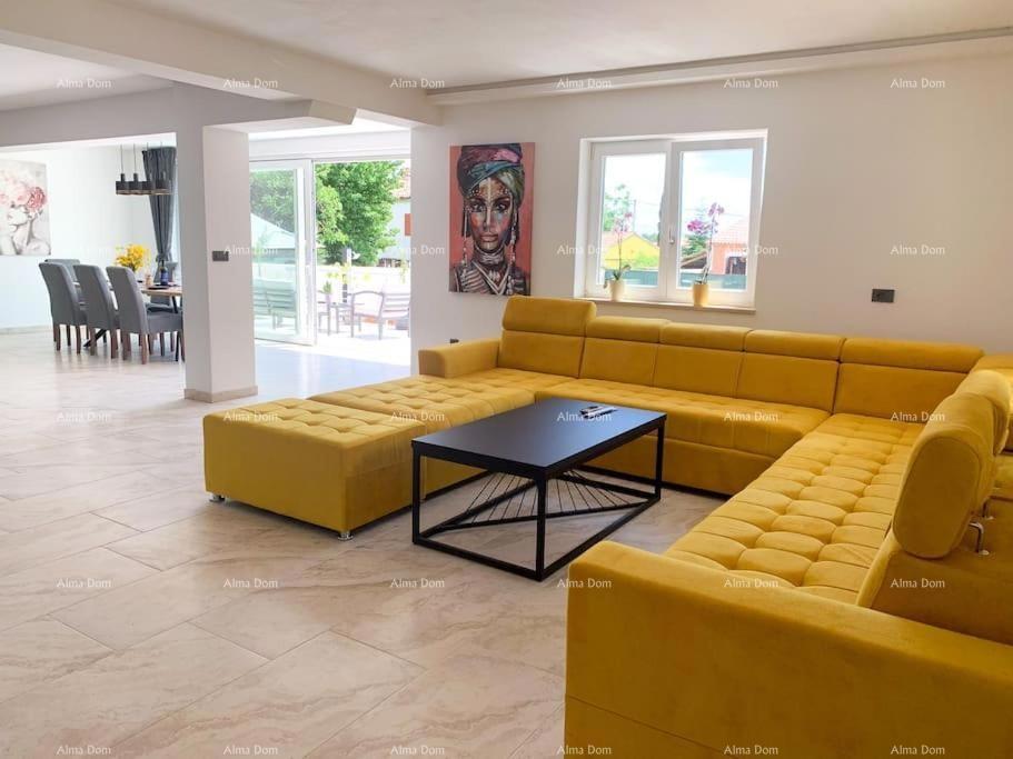 Lussuosa villa con piscina in vendita – Istria, dintorni di Barbana