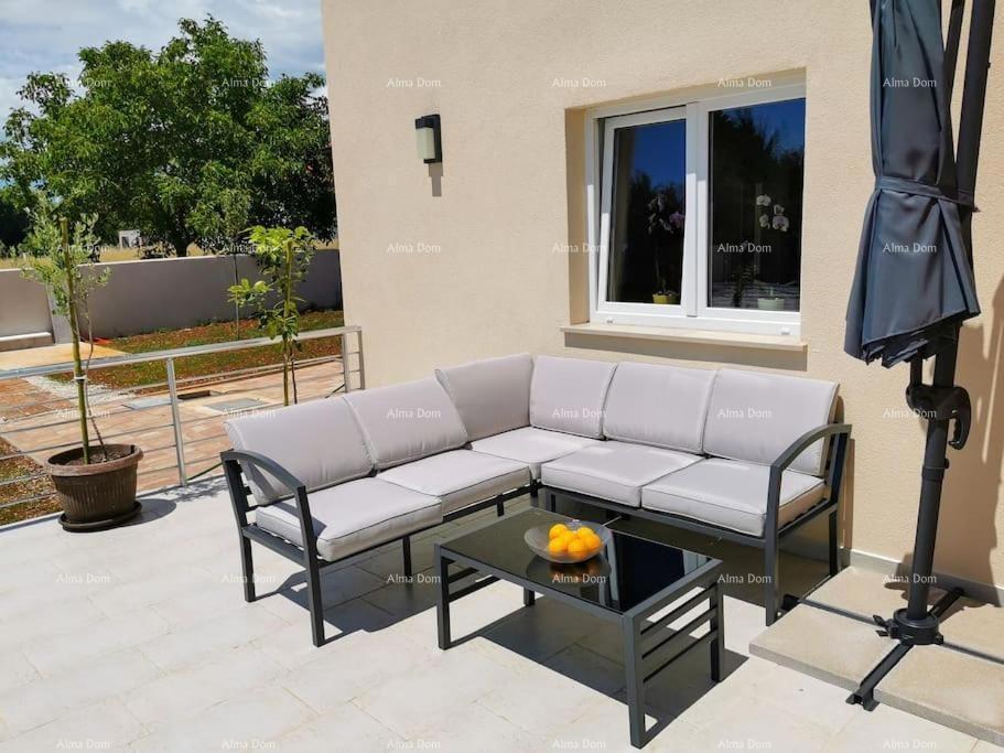 Lussuosa villa con piscina in vendita – Istria, dintorni di Barbana