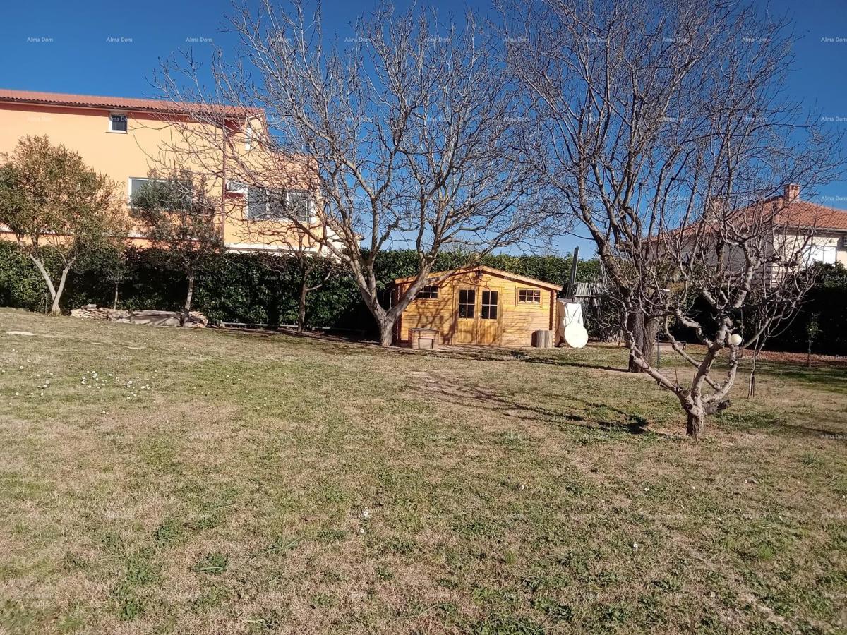 Vendita di una grande casa residenziale, adatta per investimento, Medulin!