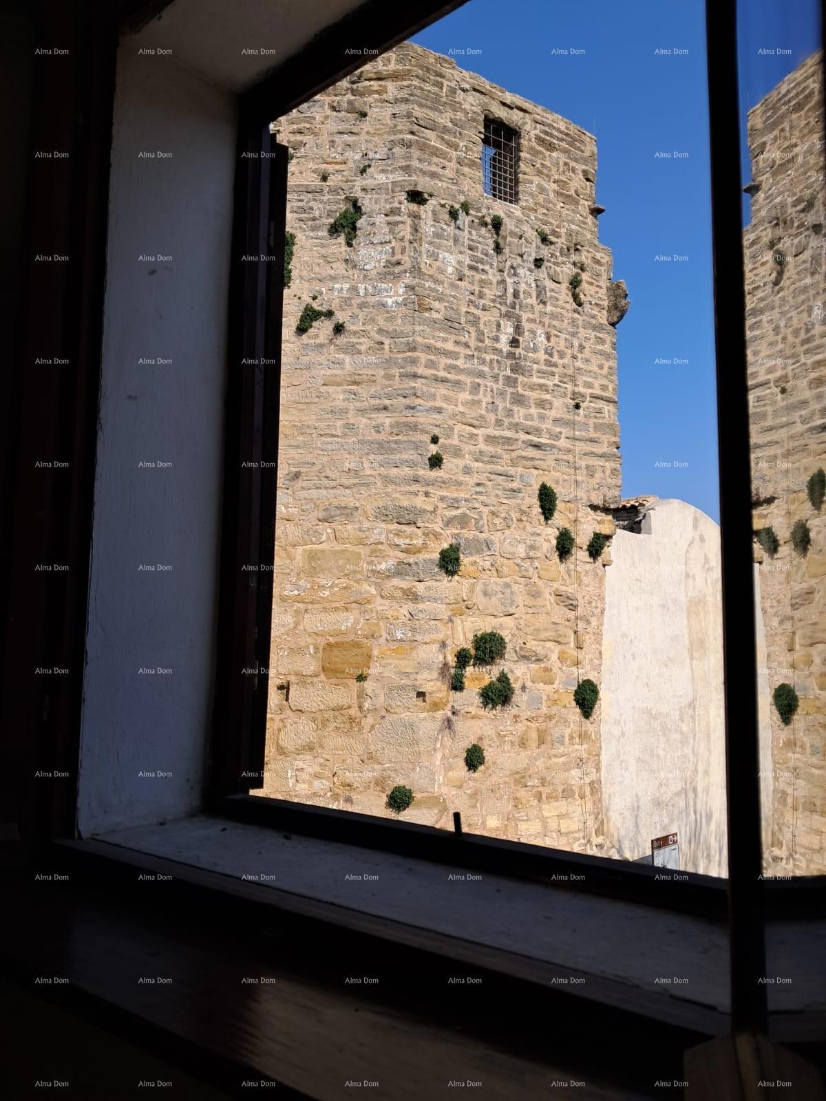 Buje! Casa su tre piani in centro