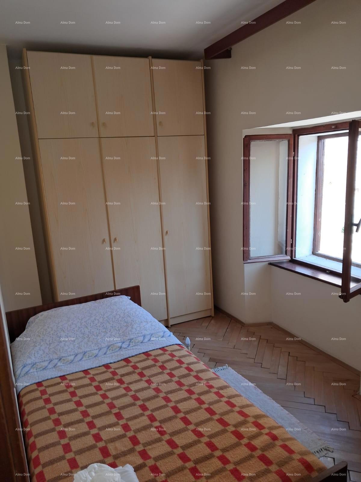 Buje! Casa su tre piani in centro