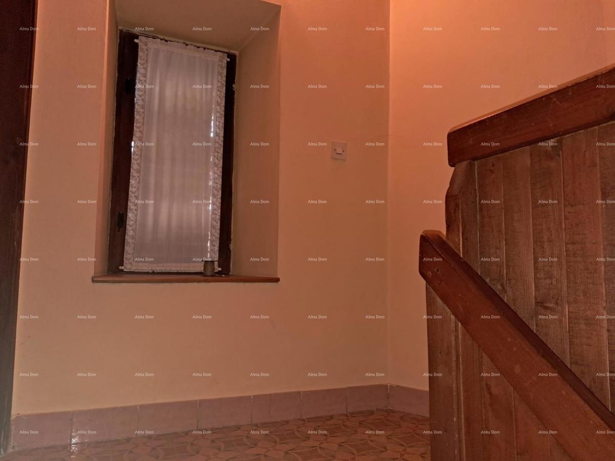 Buje! Casa su tre piani in centro