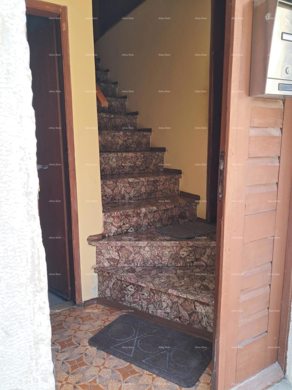 Buje! Casa su tre piani in centro