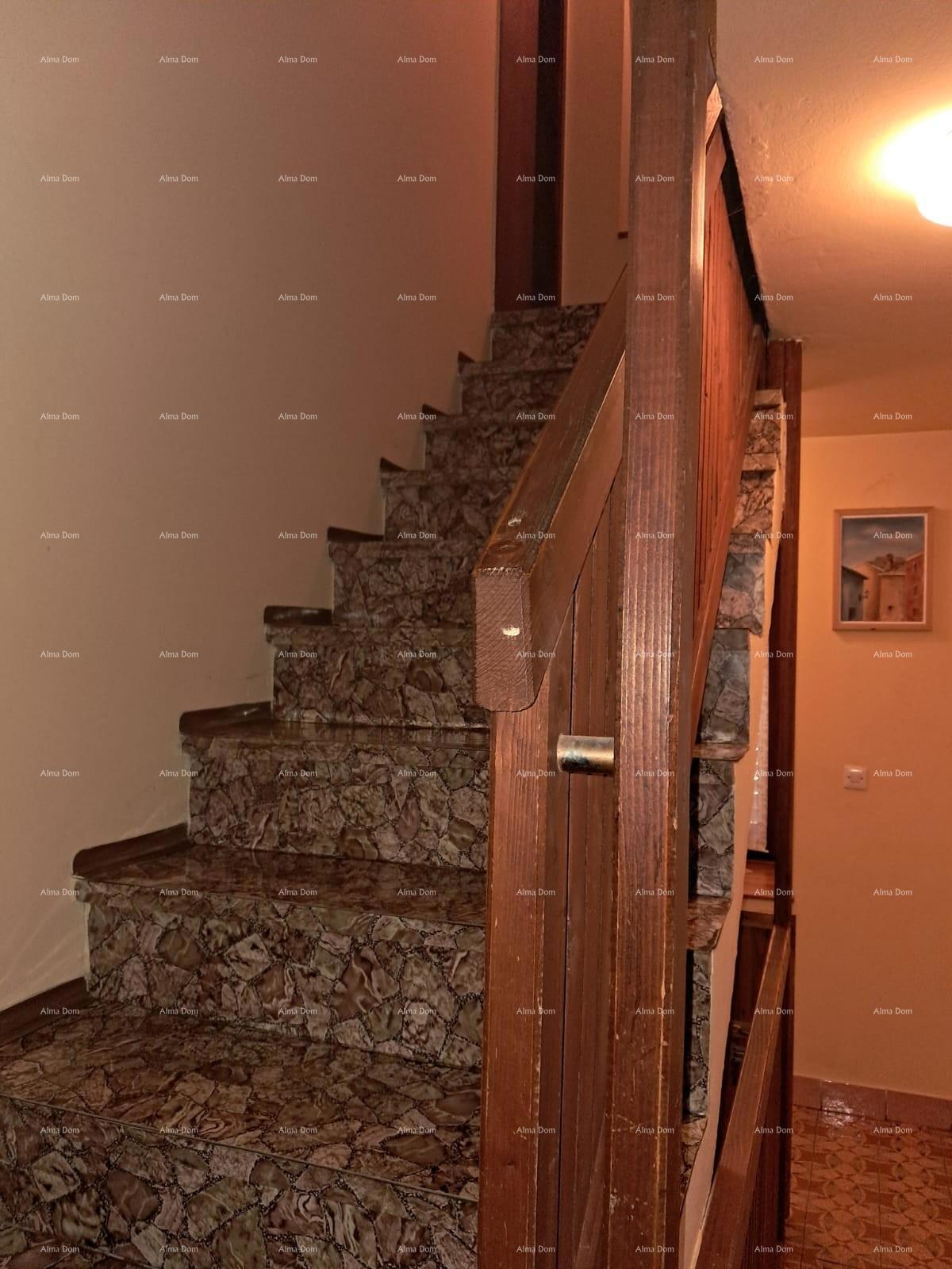 Buje! Casa su tre piani in centro