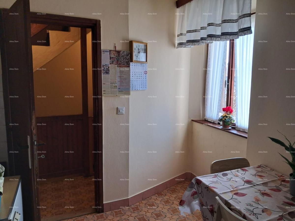 Buje! Casa su tre piani in centro