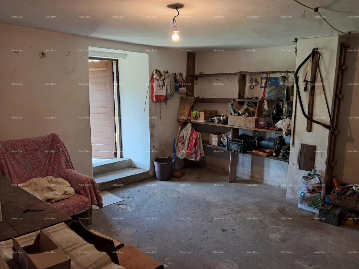 Buje! Casa su tre piani in centro