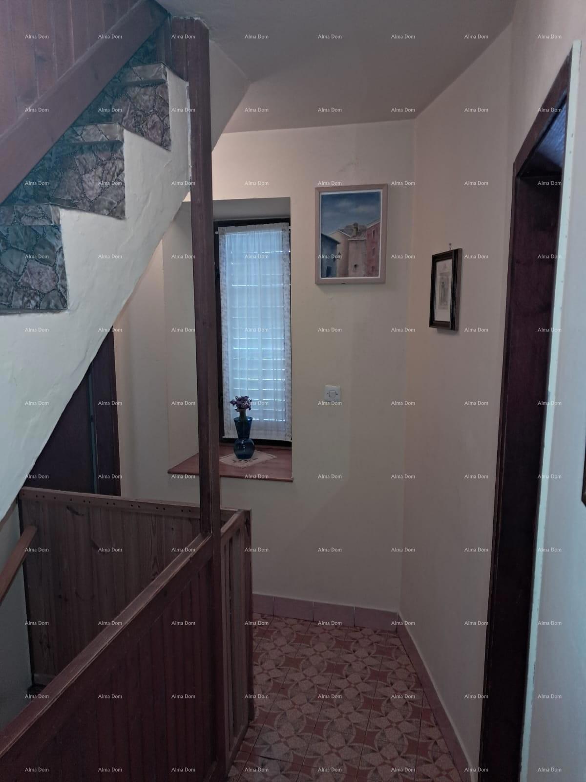 Buje! Casa su tre piani in centro