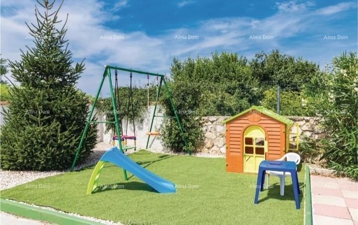 Casa con piscina in posizione tranquilla, Pula