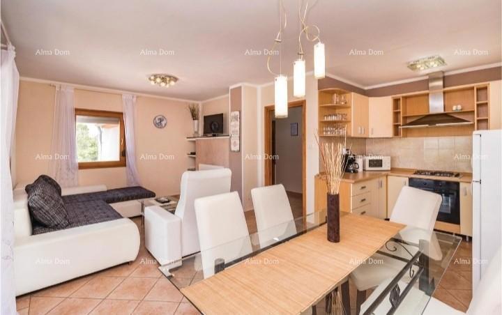 Casa con piscina in posizione tranquilla, Pula