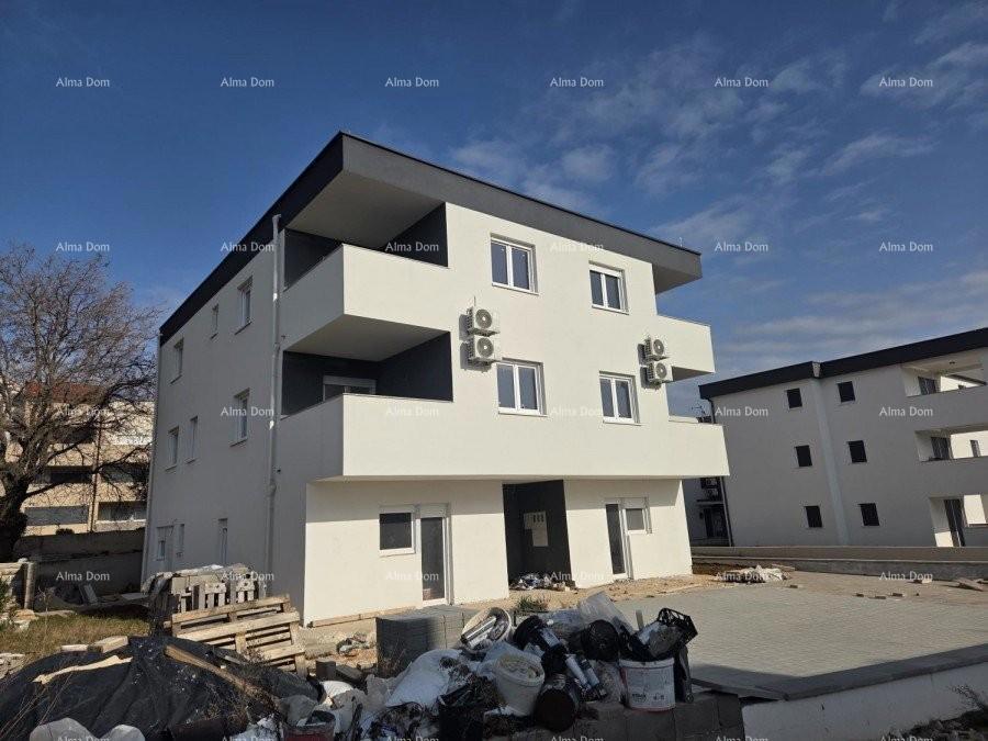 In vendita casa con tre appartamenti a Medolino