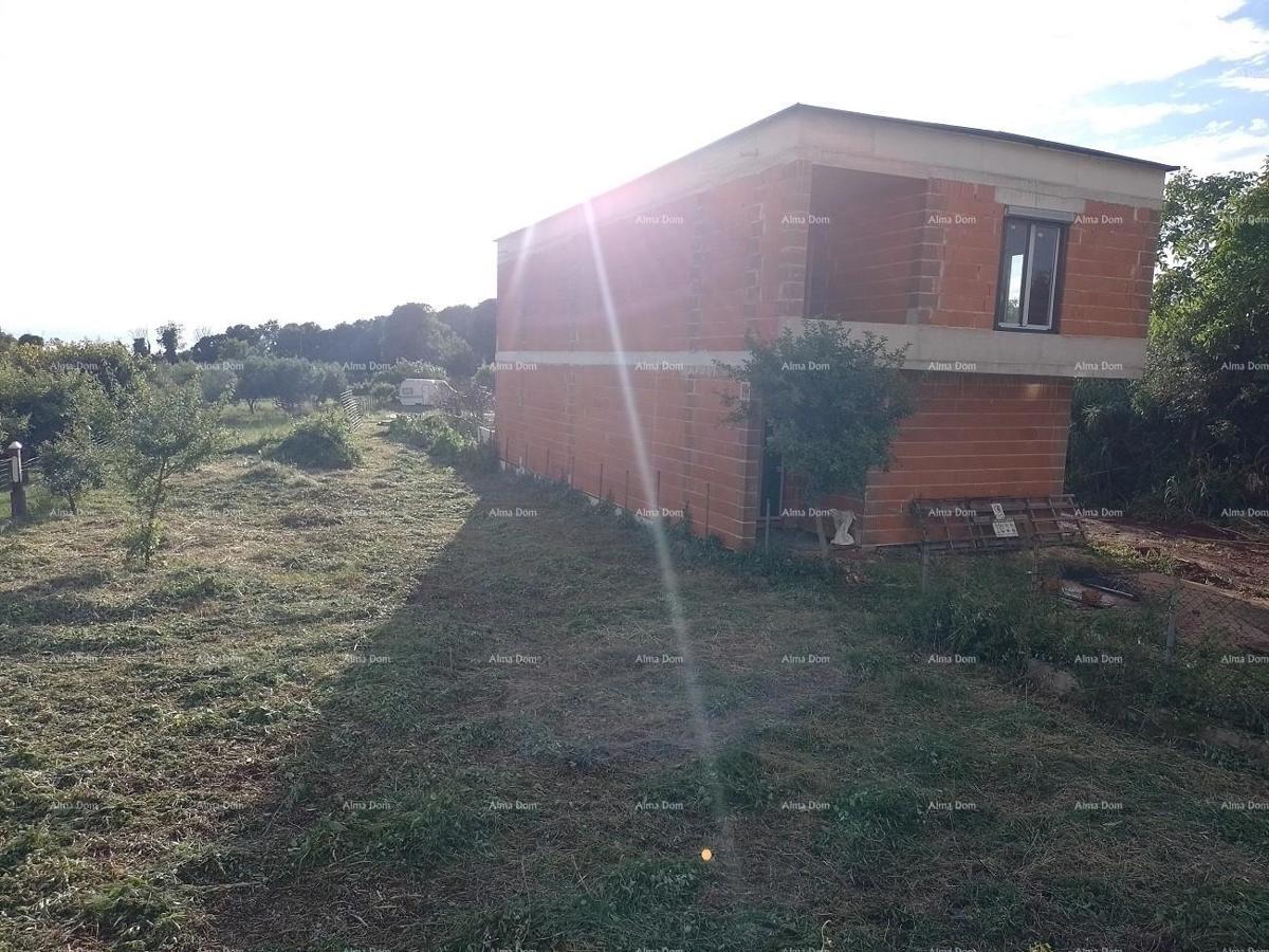 Valtura, terreno edificabile adiacente strada asfaltata