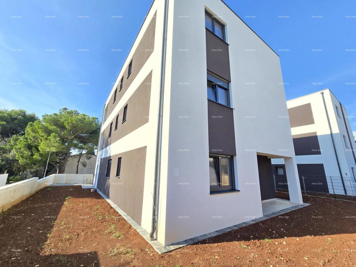 Appartamento bilocale con giardino vicino al mare. MEDULIN.