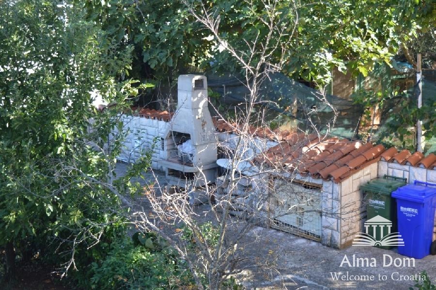 Medolino, la casa con 5 appartamenti