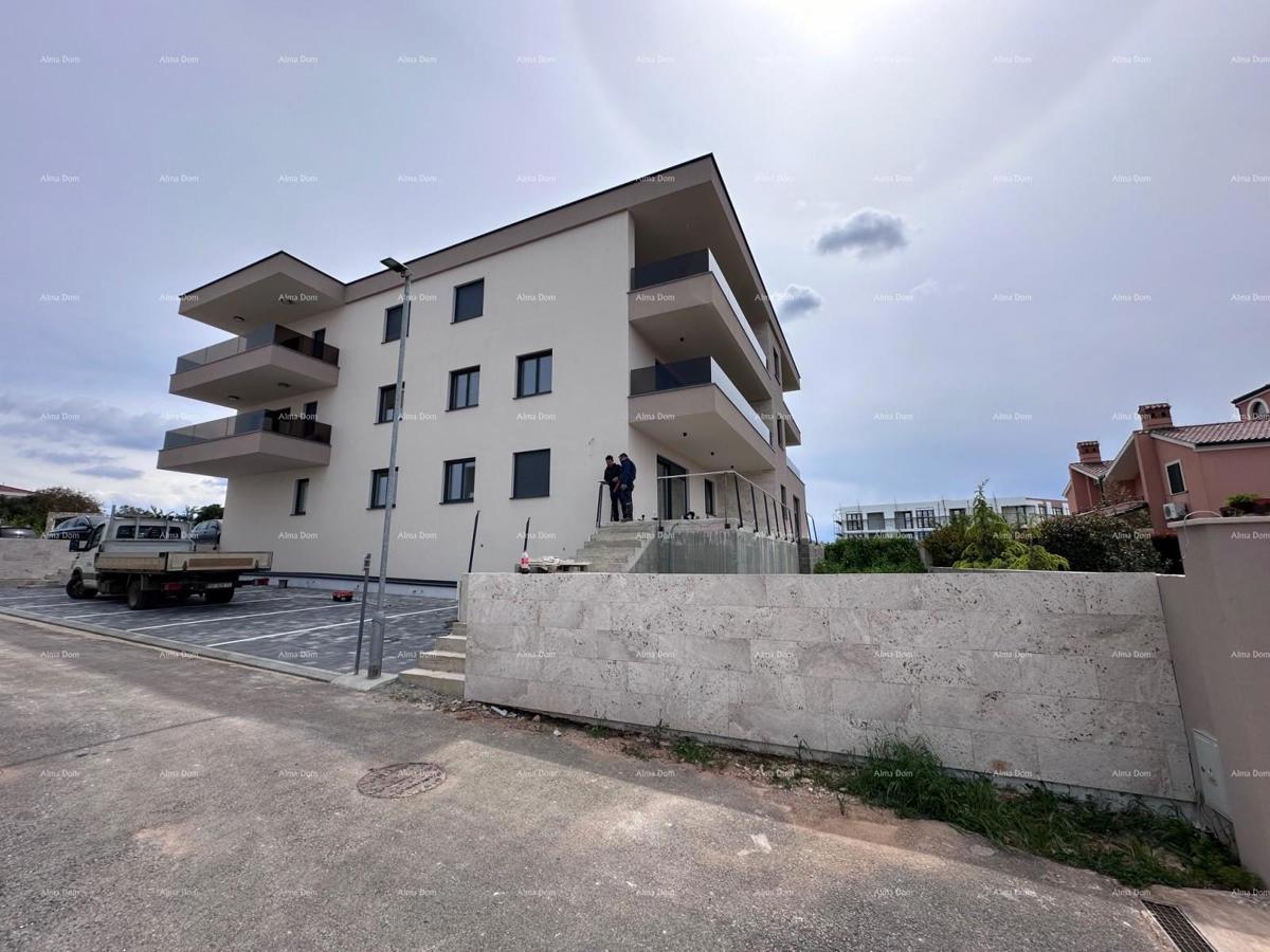 Nuovo progetto vicino a Banjol, edificio in costruzione.