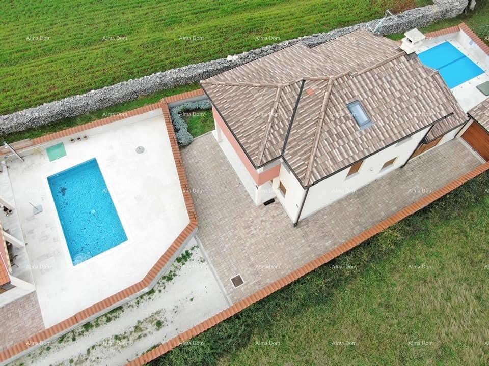 Una bellissima casa con piscina, immersa nel verde!