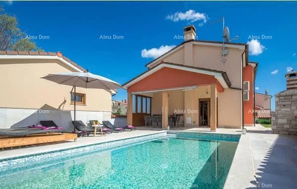 Una bellissima casa con piscina, immersa nel verde!