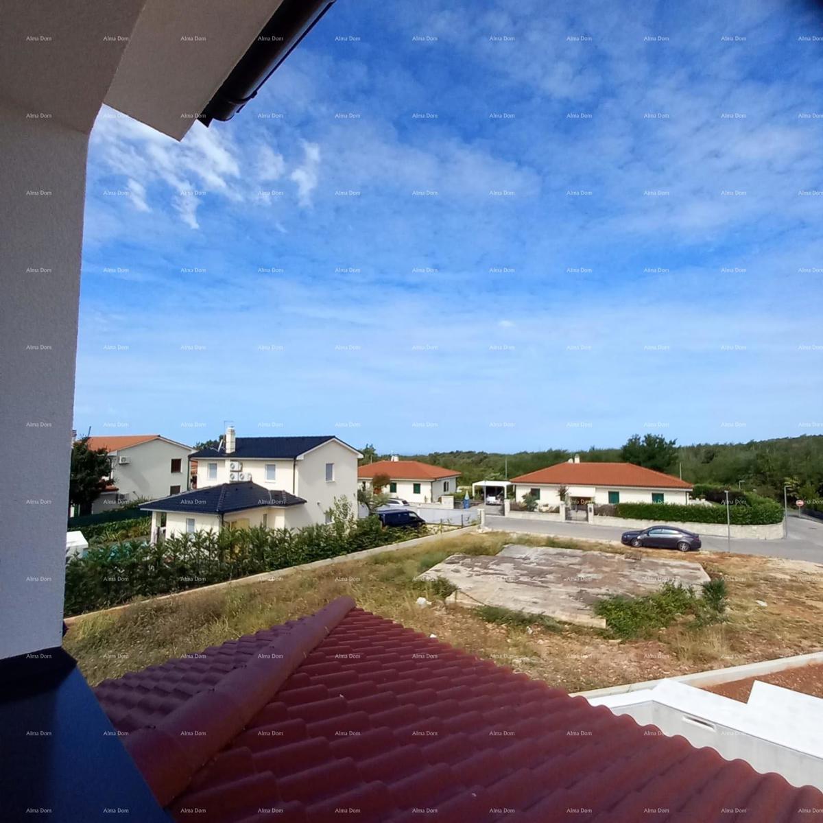 È in vendita una bellissima casa su un piano con piscina