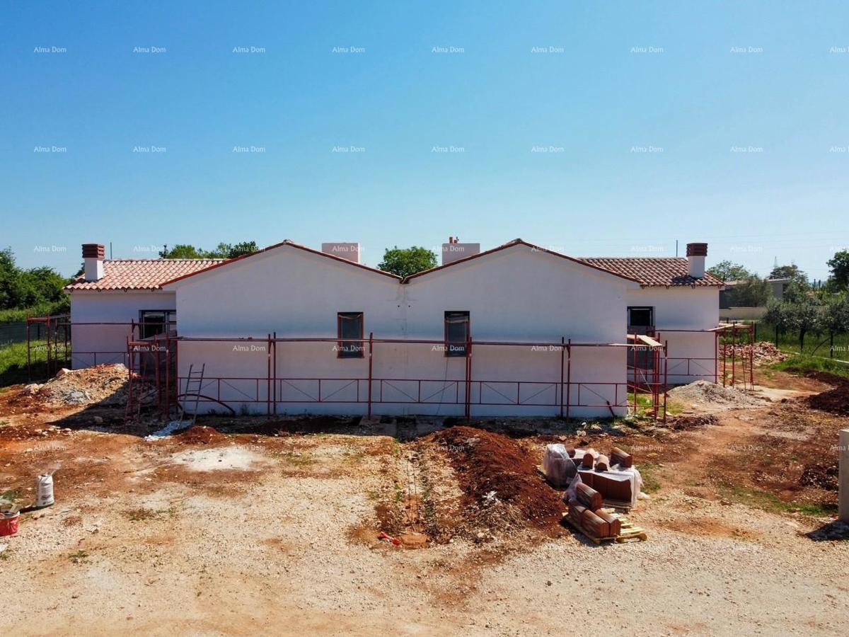 Barban Kožljani, un piccolo villaggio istriano, avviata la costruzione di due case bifamiliari.