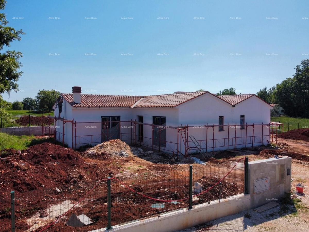 Barban Kožljani, un piccolo villaggio istriano, avviata la costruzione di due case bifamiliari.