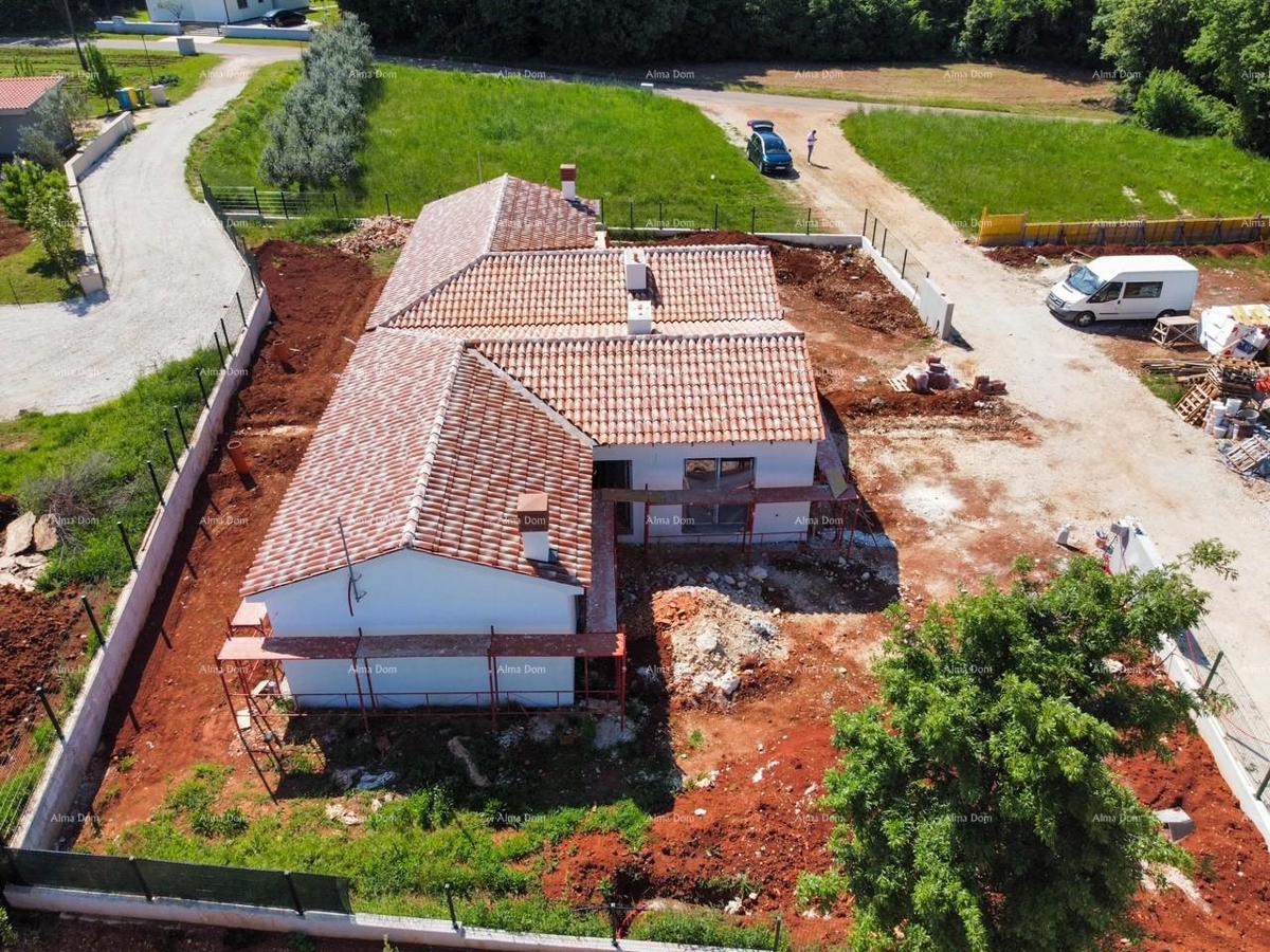 Barban Kožljani, un piccolo villaggio istriano, avviata la costruzione di due case bifamiliari.