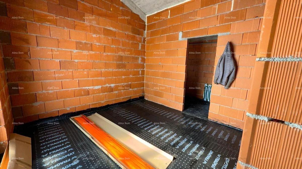 Barban Kožljani, un piccolo villaggio istriano, avviata la costruzione di due case bifamiliari.