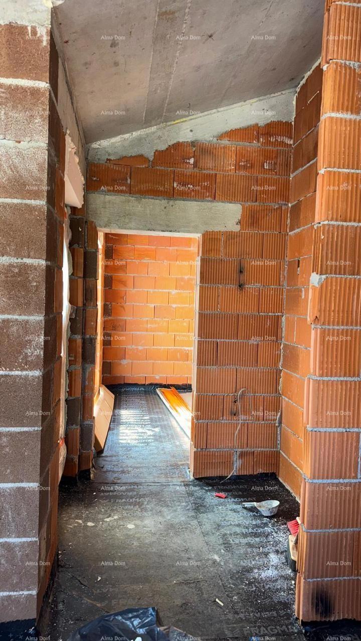 Barban Kožljani, un piccolo villaggio istriano, avviata la costruzione di due case bifamiliari.