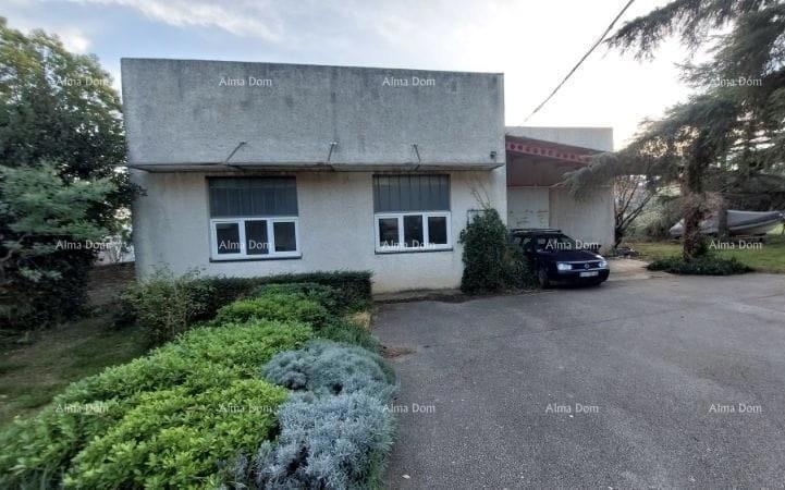 Ližnjan – Edificio commerciale con terreno edificabile aggiuntivo in posizione centrale e attraente