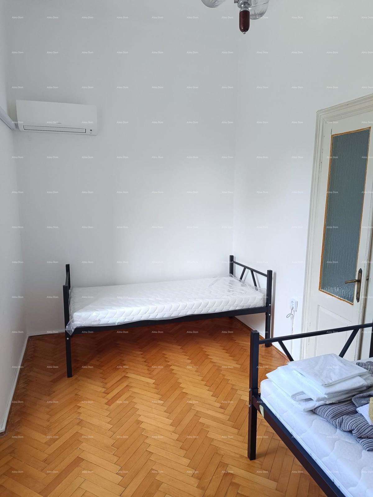 Pula. Casa con spazio commerciale e garage!