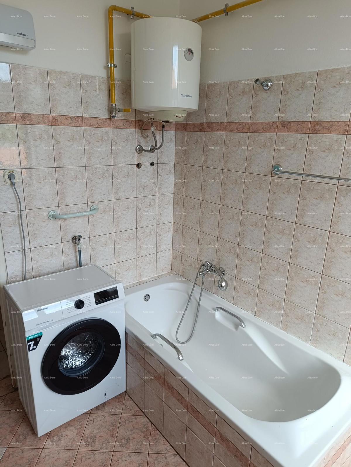 Pula. Casa con spazio commerciale e garage!