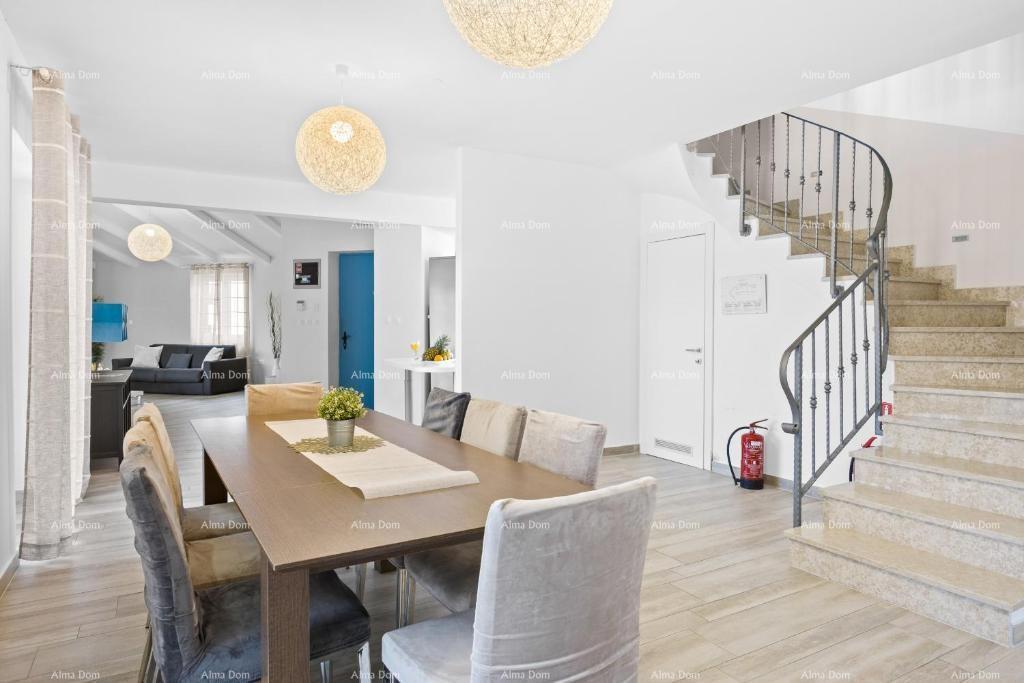 Vendere una bellissima, lussuosa villa istriana in una posizione attraente, Pošesi, Medolino!